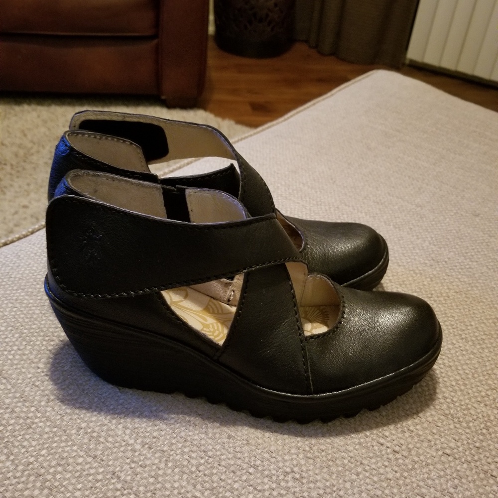 Fly London YOGO black leather size 39